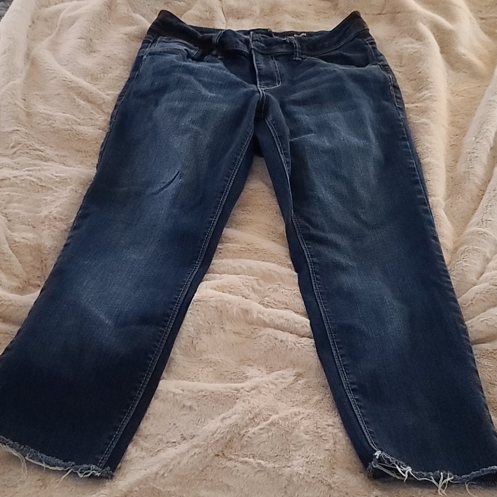 1822 Denim Frayed Hem Jeans